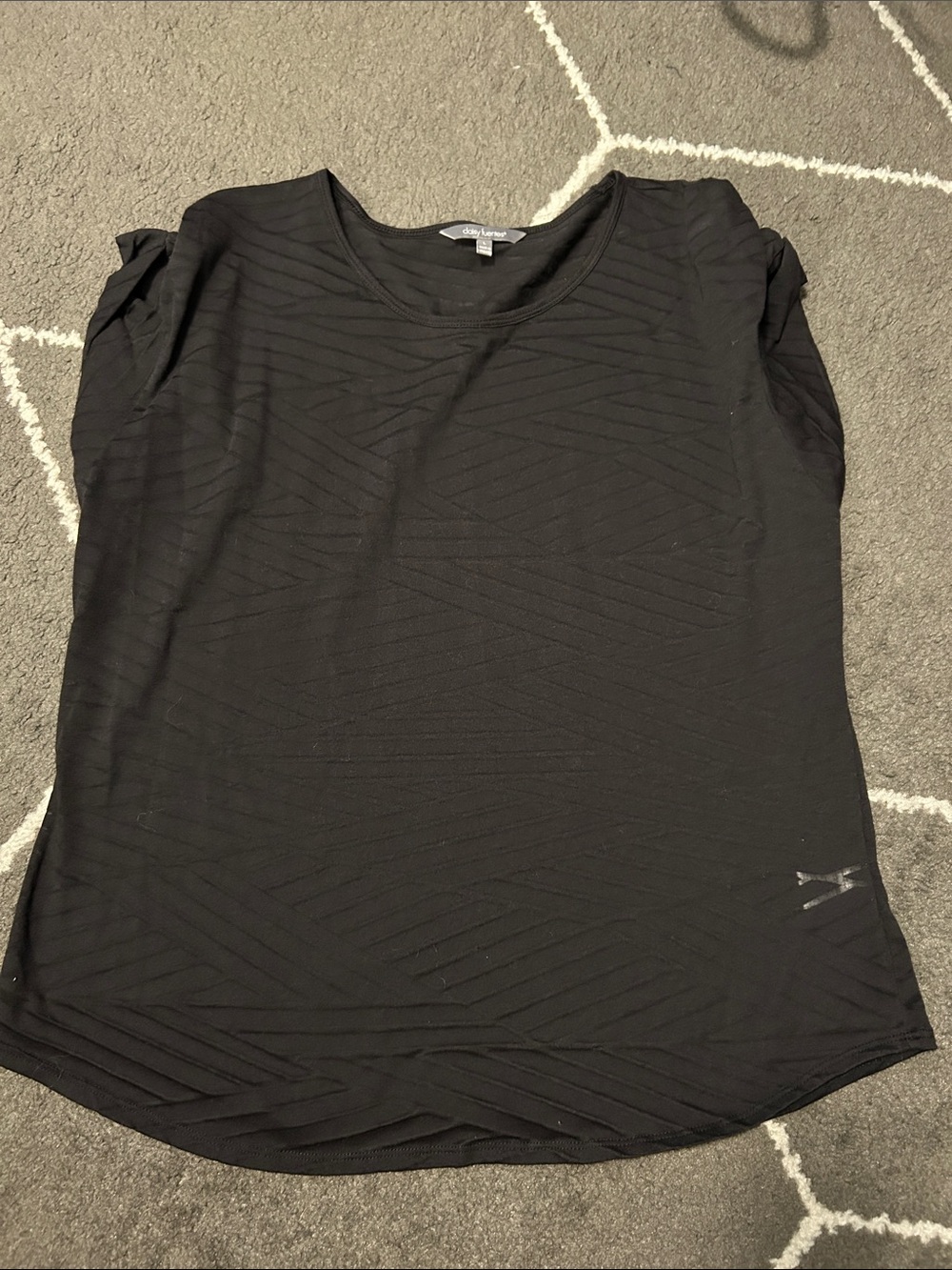 Daisy Fuentes Black Short Sleeve Textured Tee